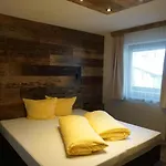 Apart&chalet Chiara شقة *